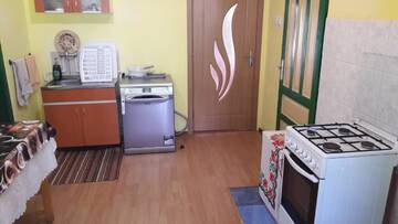 Фото номера Двухместный номер с 1 кроватью, вид на сад Проживание в семье Family&amp;Friends г. Чахлэу 6