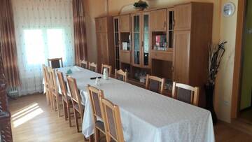 Фото номера Двухместный номер с 1 кроватью, вид на сад Проживание в семье Family&amp;Friends г. Чахлэу 9